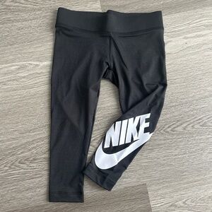 NWT Kids size 4 XS NIKE leggings Black and White